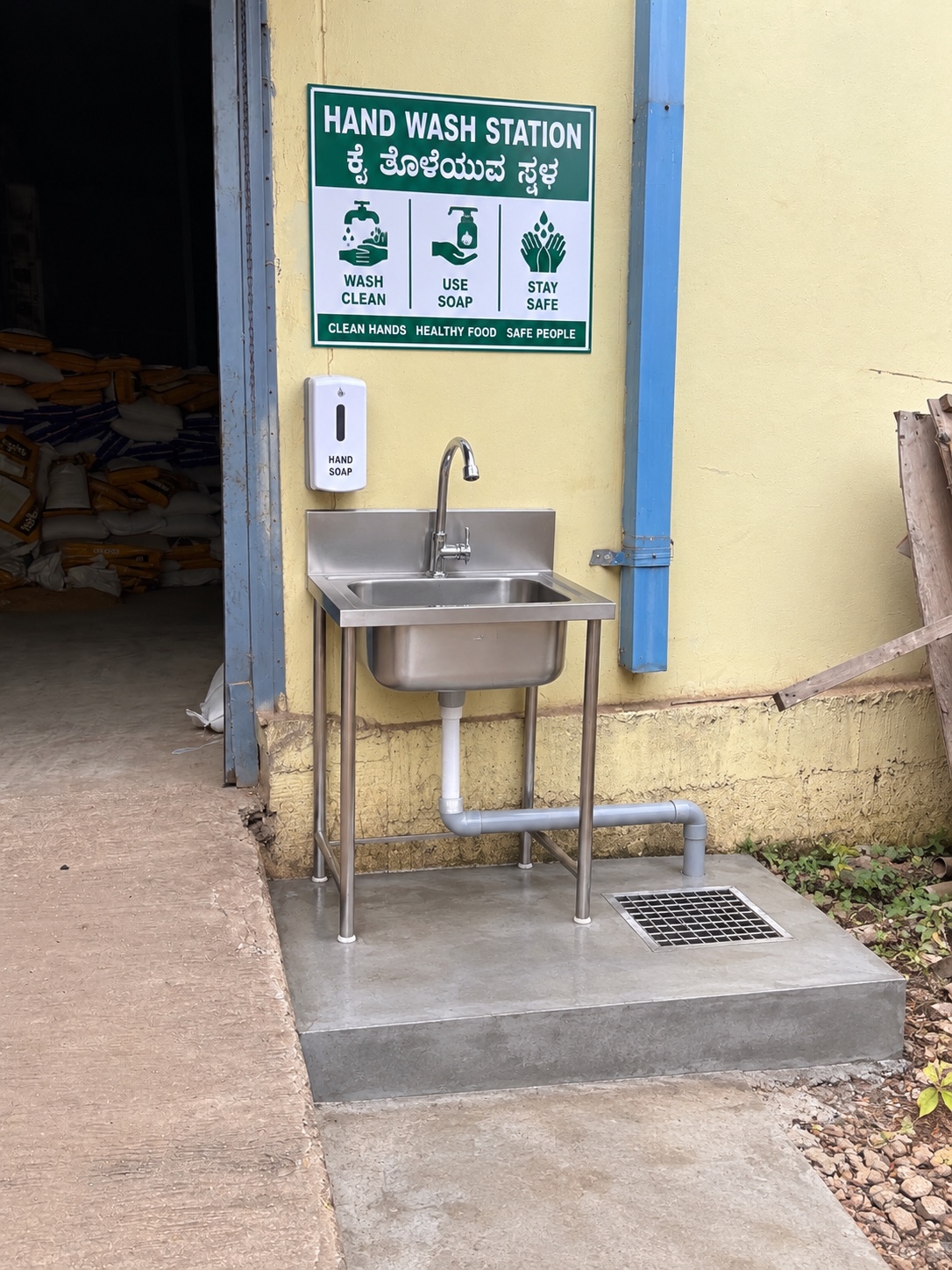 Hand wash station